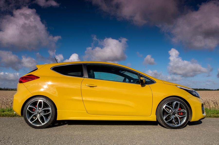 KIA PRO_cee’d GT в новом цвете Urban yellow